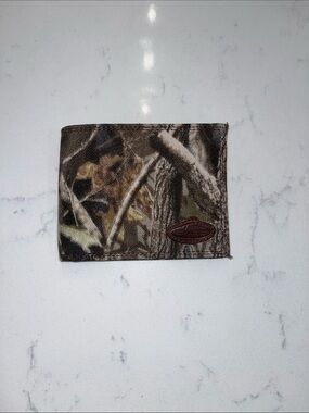 Realtree Camo Bi-Fold Wallet in Brown and Green